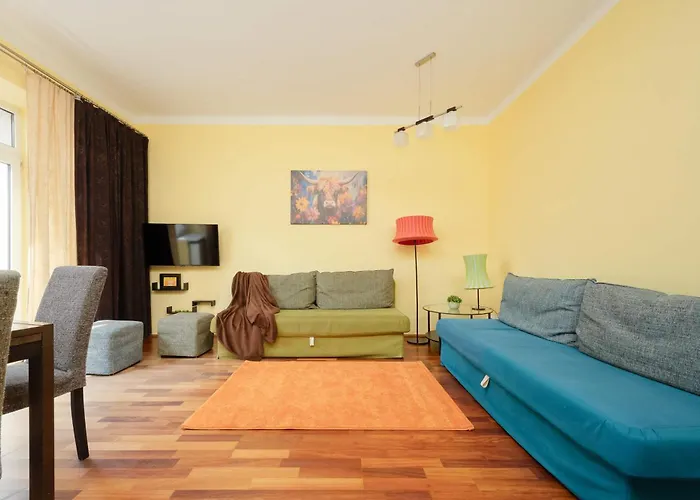 Cozy Family Belwederska Near Lazienki By Renters Apartment