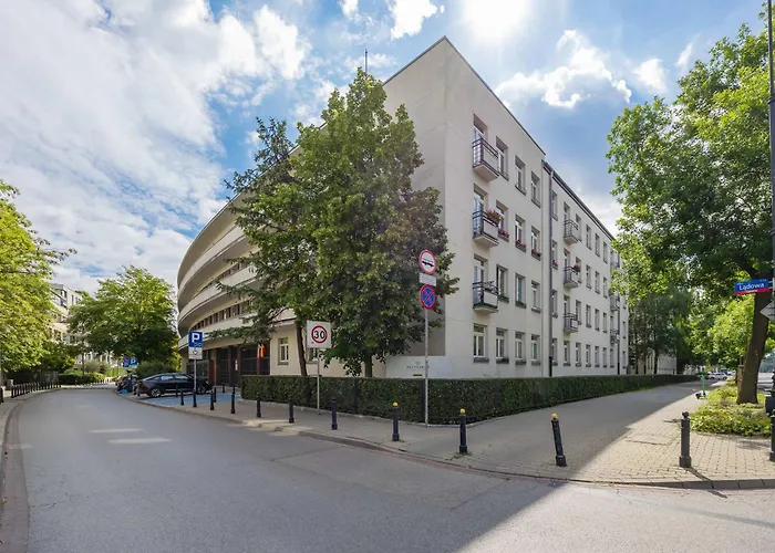 Cozy Family Belwederska Near Lazienki By Renters Apartment *