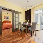 Cozy Family Belwederska Near Lazienki By Renters Apartmán