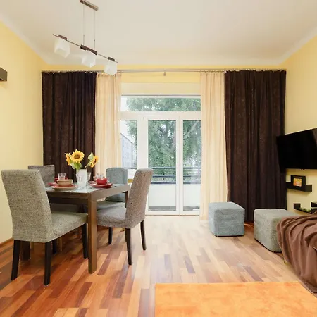 Appartamento Cozy Family Belwederska Near Lazienki By Renters Varsavia